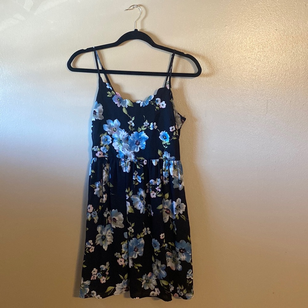 Scallop Trim Floral dress